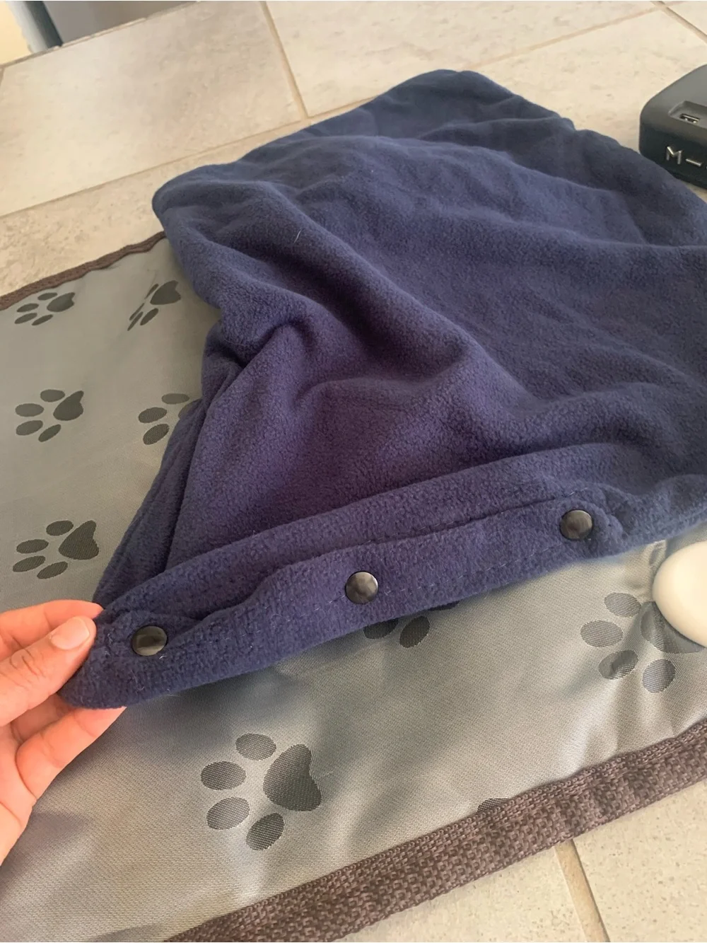 Pet Heating Pad with Paw Print Design - Gra - Picture 8 of 15